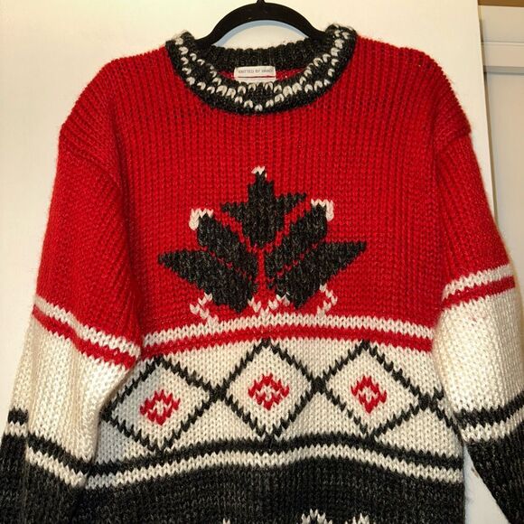 VINTAGE Large Chunky Crewneck Hand Knit Sweater Red White Charcoal Snowflake EUC - Picture 3 of 11